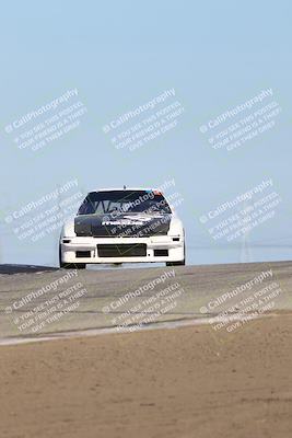 media/Oct-26-2025-CalClub SCCA (Sun) [[8ce1e69566]]/Group 2/Grapevine/